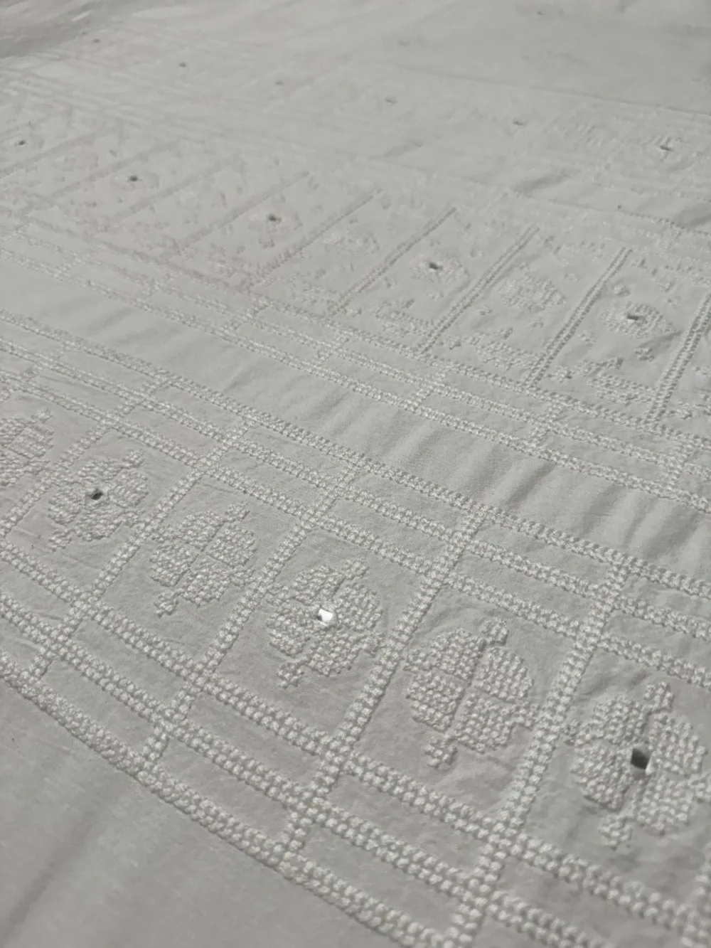 NWT Global Caravan White cross stitch mirrored twin duvet cover